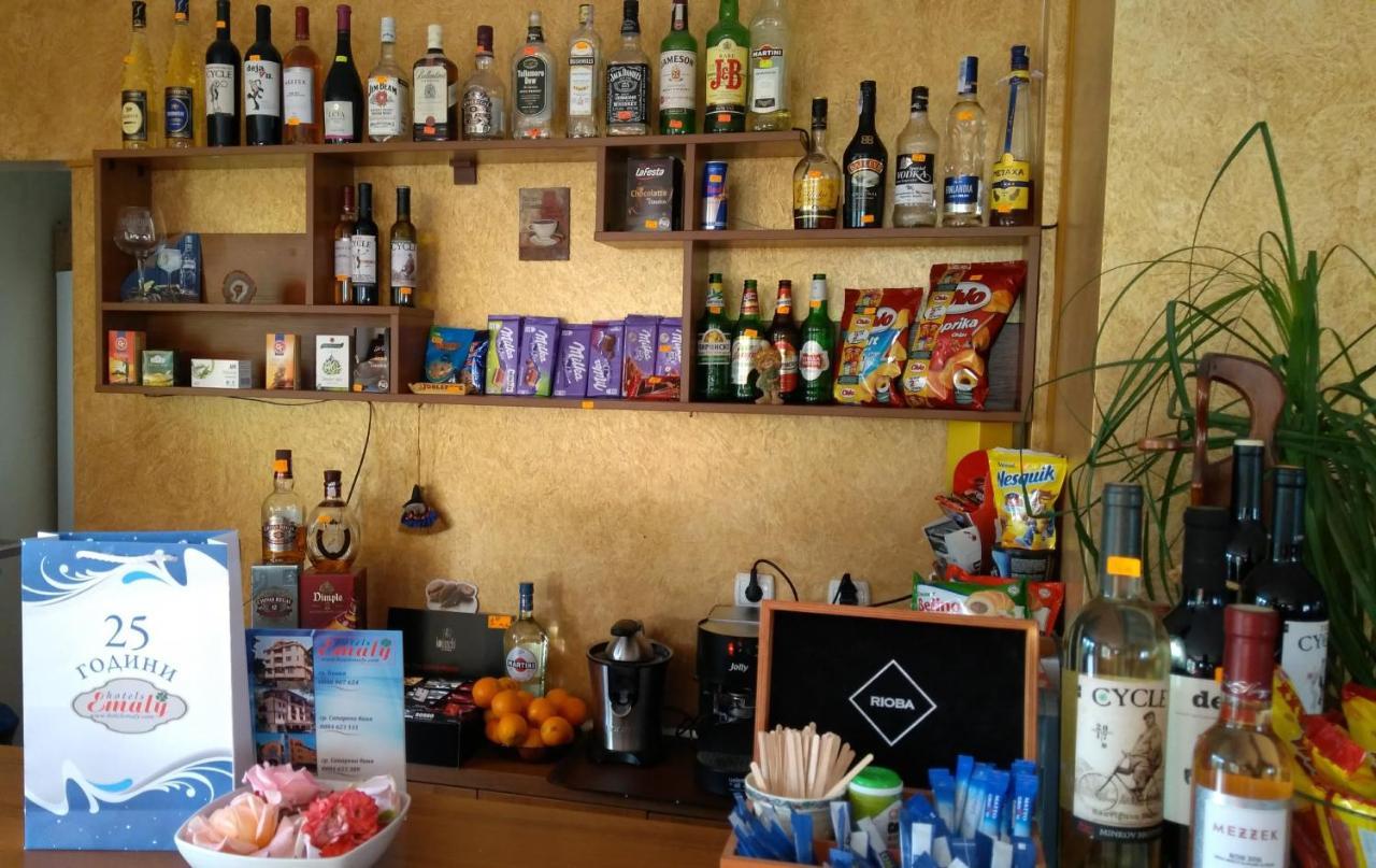 埃马里1号家庭酒店 班基雅 外观 照片